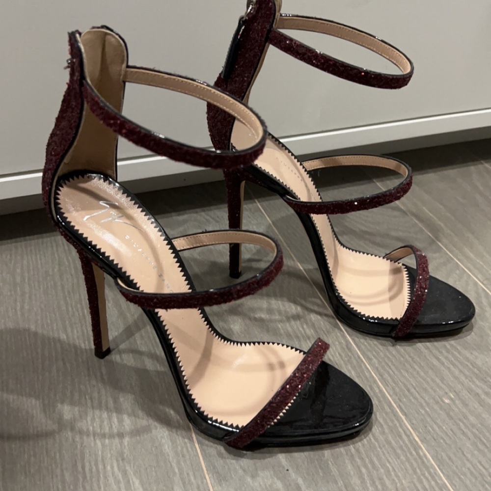 Giuseppe Zanotti strappy sandals – size US 9 – brand new – authentic